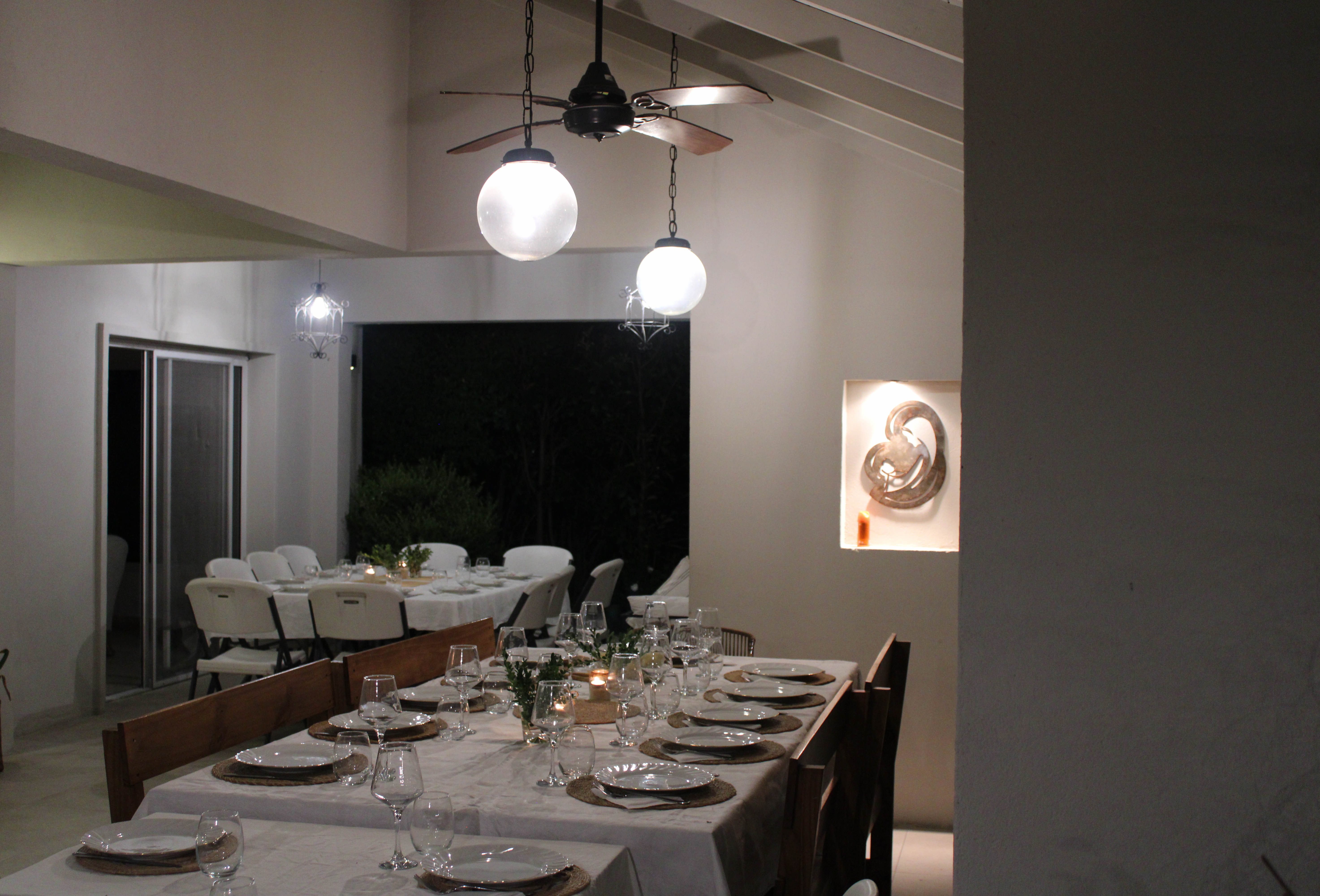 Mesa preparada para un evento de catering de Lomazzo